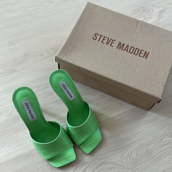 Steve Madden lime green heels - Picture 3 of 4
